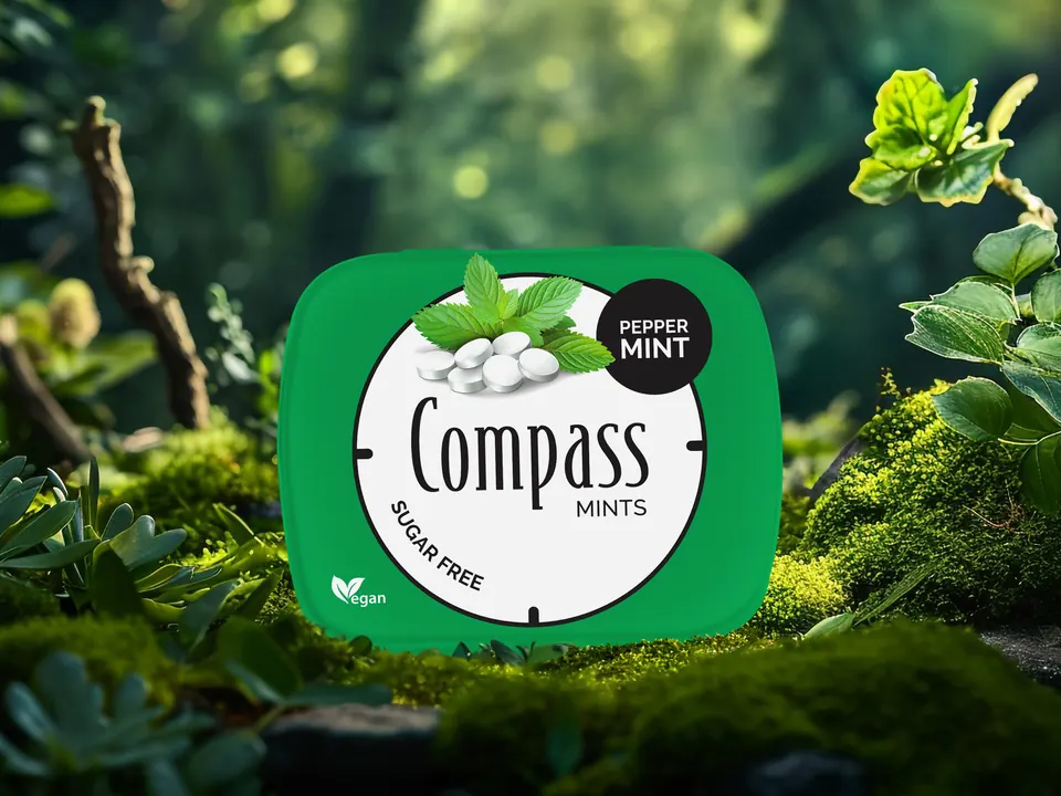 Compass Peppermint zwischen Moos und Minzblättern