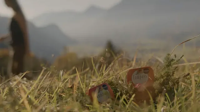 Filmszene aus Compass Peach